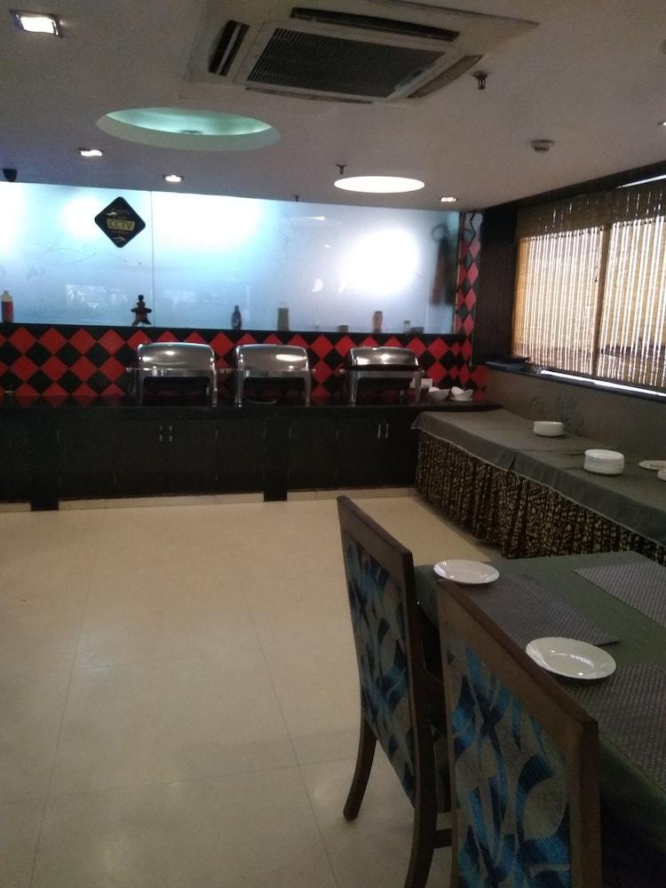 Hotel Rajshree & Spa Chandigarh Exterior photo
