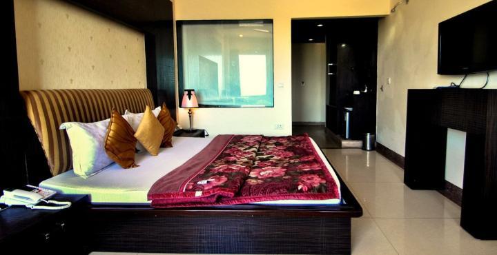 Hotel Rajshree & Spa Chandigarh Exterior photo