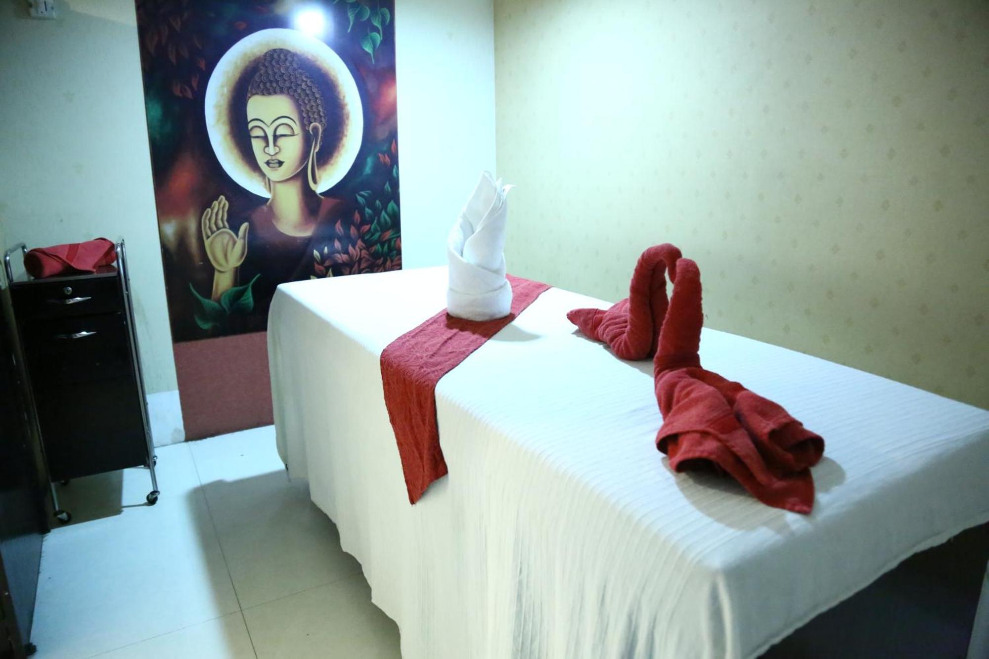 Hotel Rajshree & Spa Chandigarh Exterior photo
